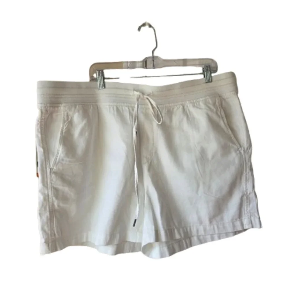 Orvis Women's White Shorts 2XL NWT Cargo Outdoor Lightweight Cotton Blend